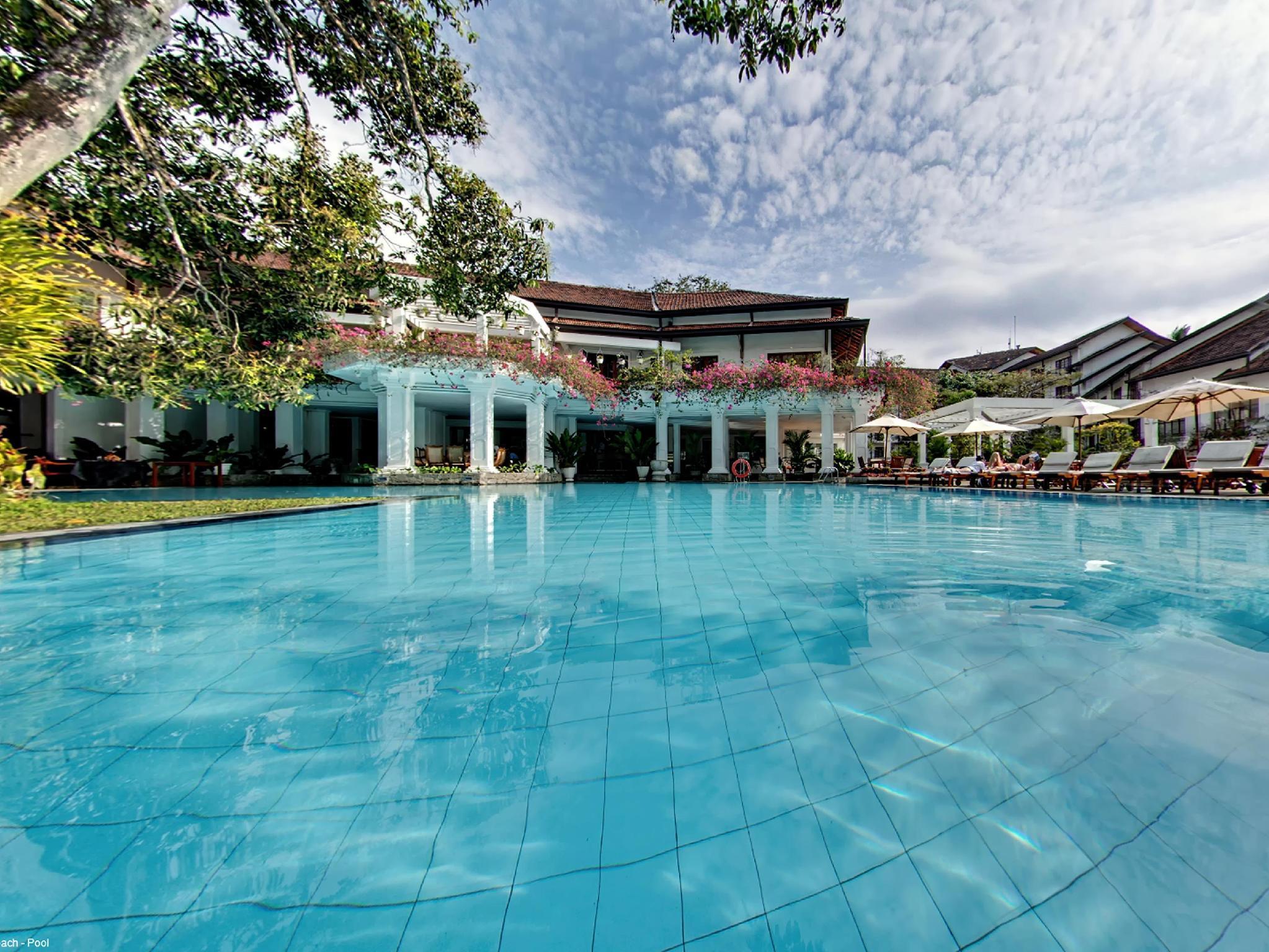 Mahaweli Reach Hotel Kandy Exterior photo