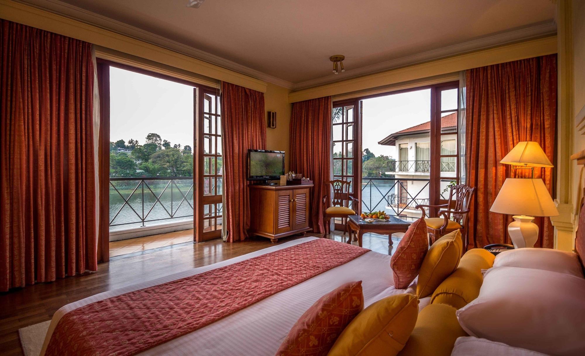 Mahaweli Reach Hotel Kandy Exterior photo