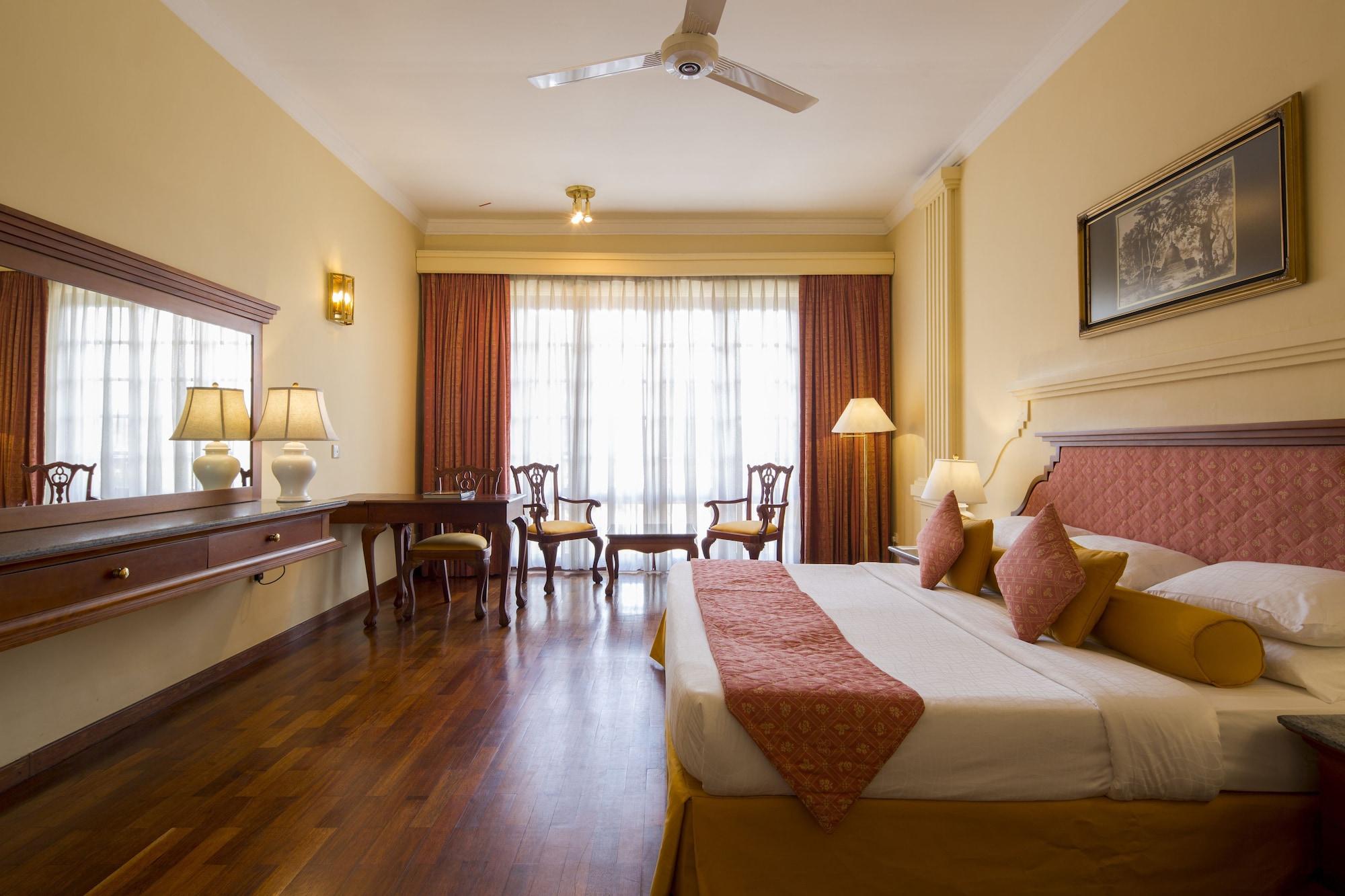 Mahaweli Reach Hotel Kandy Exterior photo