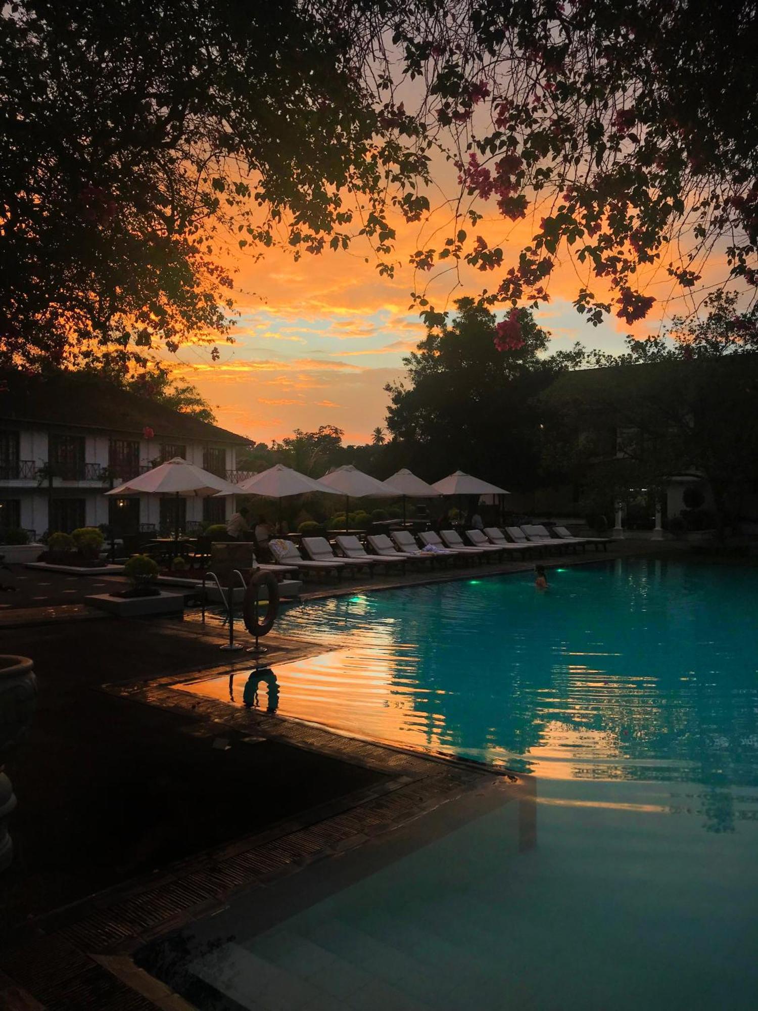 Mahaweli Reach Hotel Kandy Exterior photo