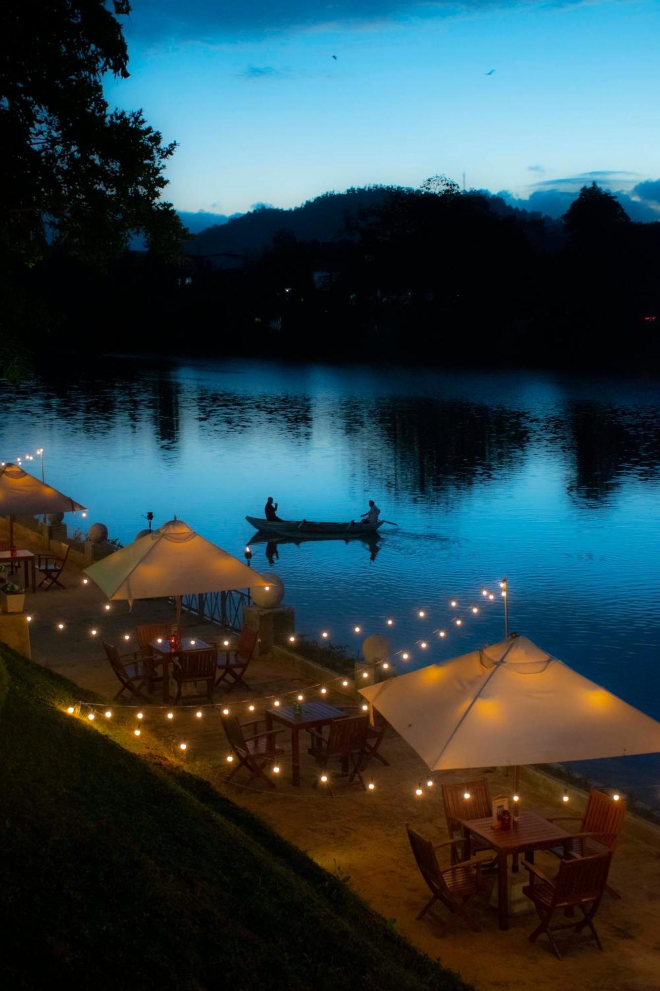 Mahaweli Reach Hotel Kandy Exterior photo