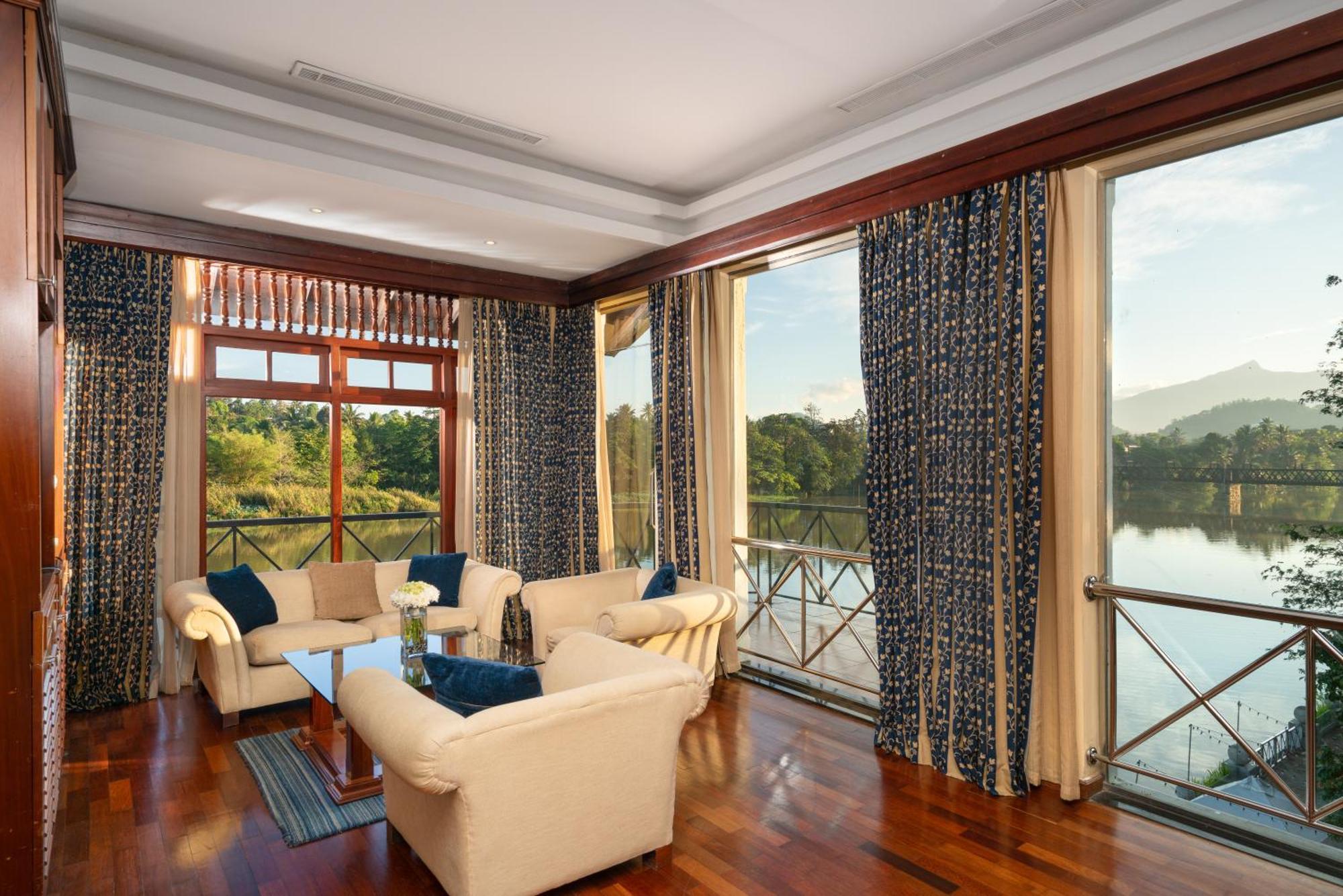 Mahaweli Reach Hotel Kandy Exterior photo