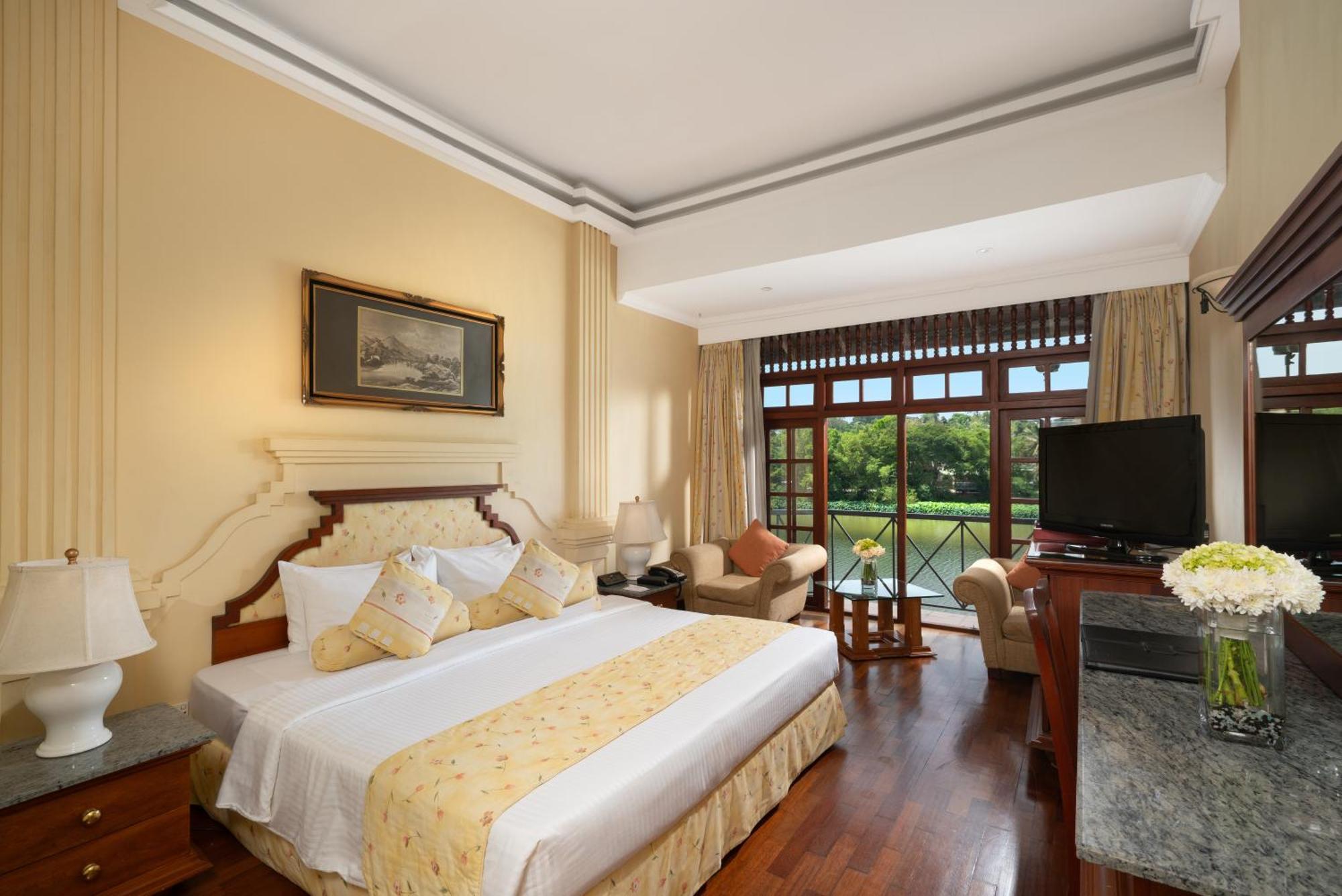 Mahaweli Reach Hotel Kandy Exterior photo