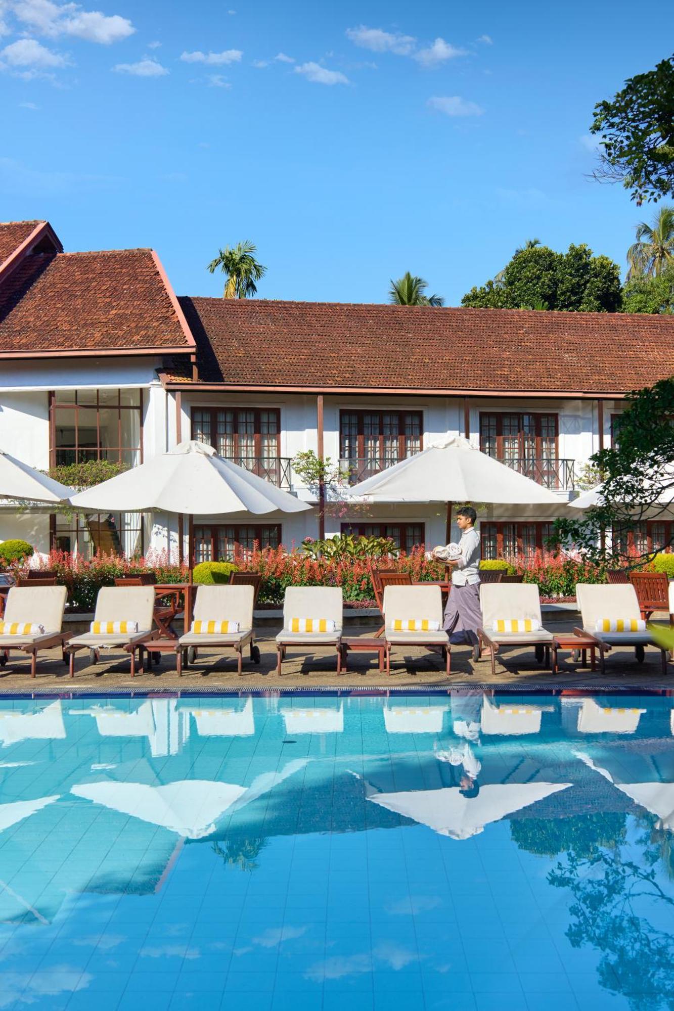 Mahaweli Reach Hotel Kandy Exterior photo