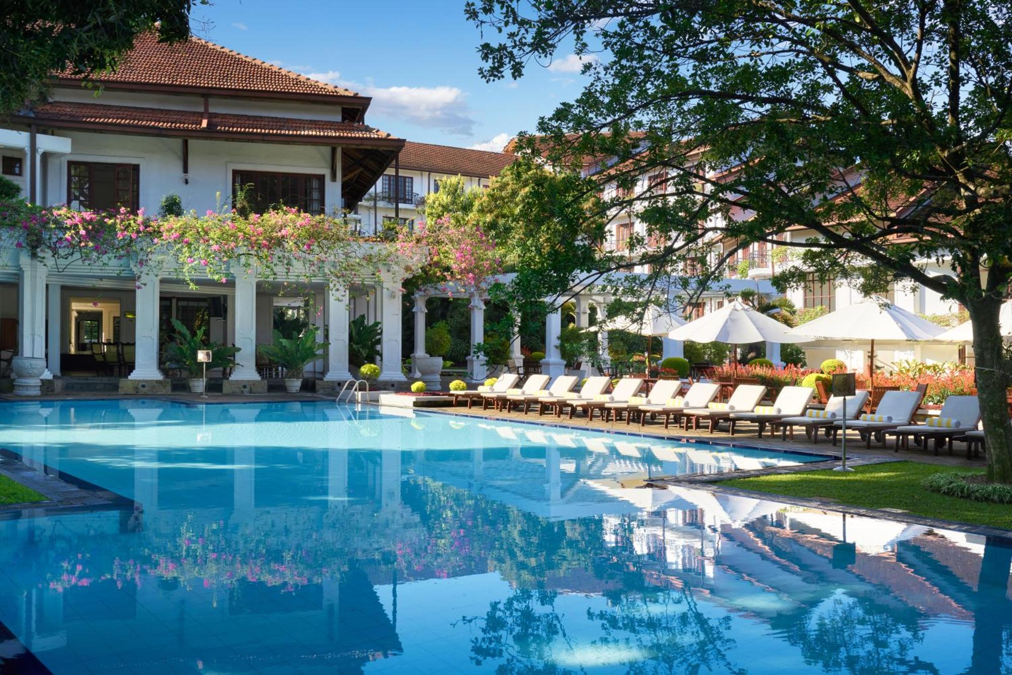 Mahaweli Reach Hotel Kandy Exterior photo