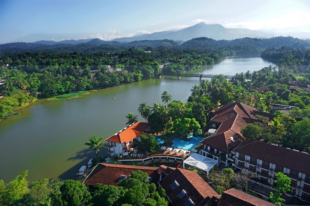 Mahaweli Reach Hotel Kandy Exterior photo