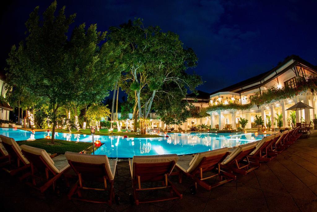 Mahaweli Reach Hotel Kandy Exterior photo