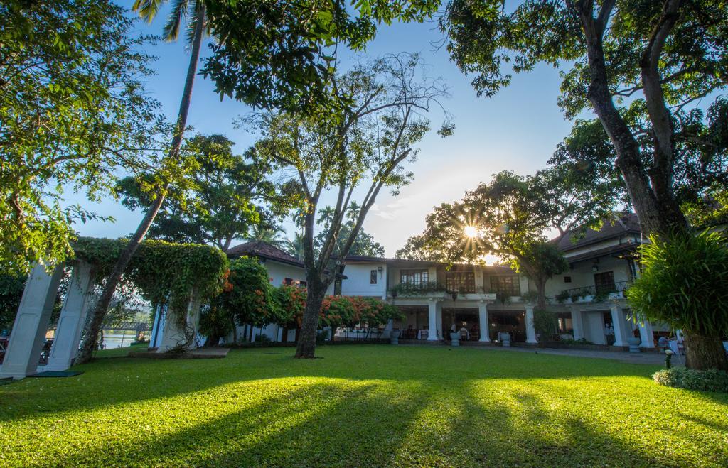 Mahaweli Reach Hotel Kandy Exterior photo