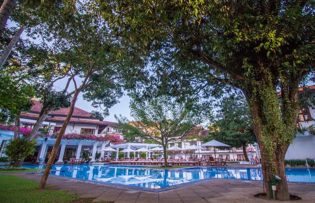 Mahaweli Reach Hotel Kandy Exterior photo