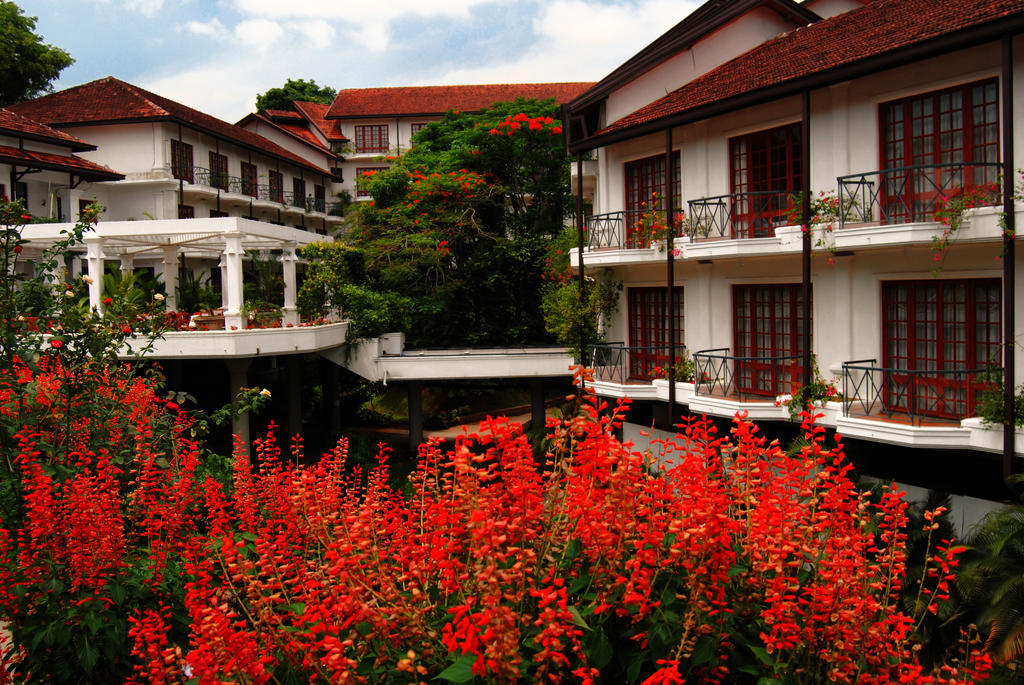 Mahaweli Reach Hotel Kandy Exterior photo