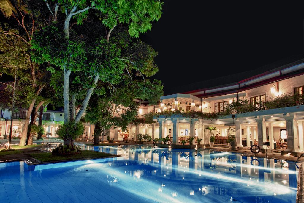 Mahaweli Reach Hotel Kandy Exterior photo