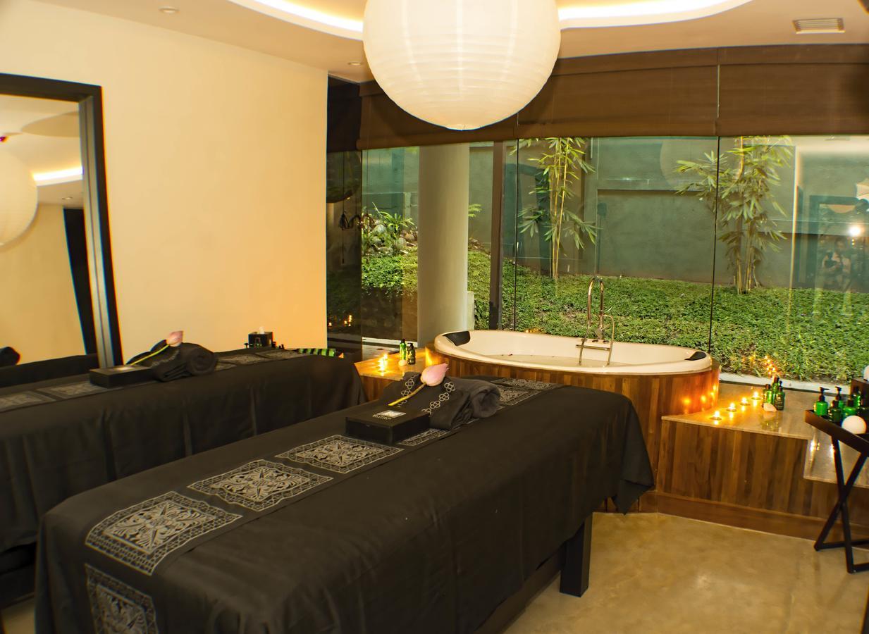Mahaweli Reach Hotel Kandy Exterior photo